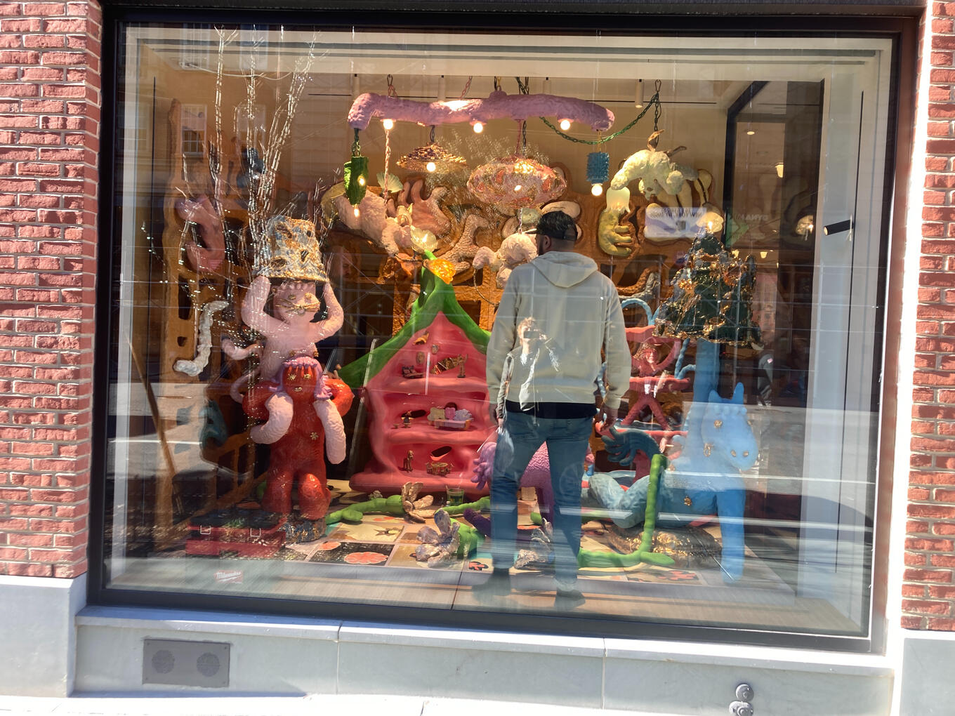 Hermes Window Display, Katie Stout, 2023 Hermes Window Display, Katie Stout, 2023